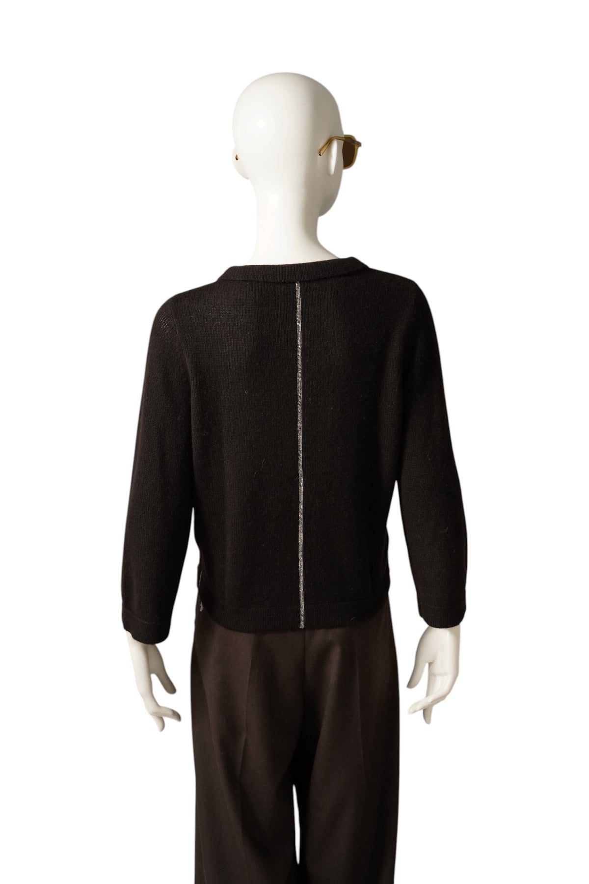Espressobrauner Kaschmir-Pullover mit Polokragen von Henry Christ – Rückansicht mit Lurexstreifen in der Rückenmitte