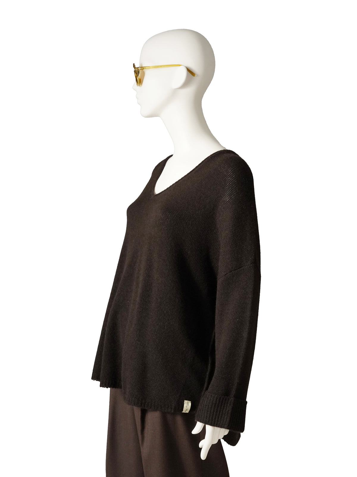 Espressobrauner Kaschmir-Pullover mit V-Ausschnitt und Lurex-Detail von Henry Christ – Seitenansicht