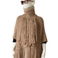 Beigefarbener Strickmantel mit langen Fransen im Set mit Kragen von Maison Common – Kragen mit Fransen in Nahaufnahme