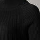 Schwarzes plissiertes Strickkleid aus Merinowolle von Hemisphere – Detailansicht des Plissees an der Schulter