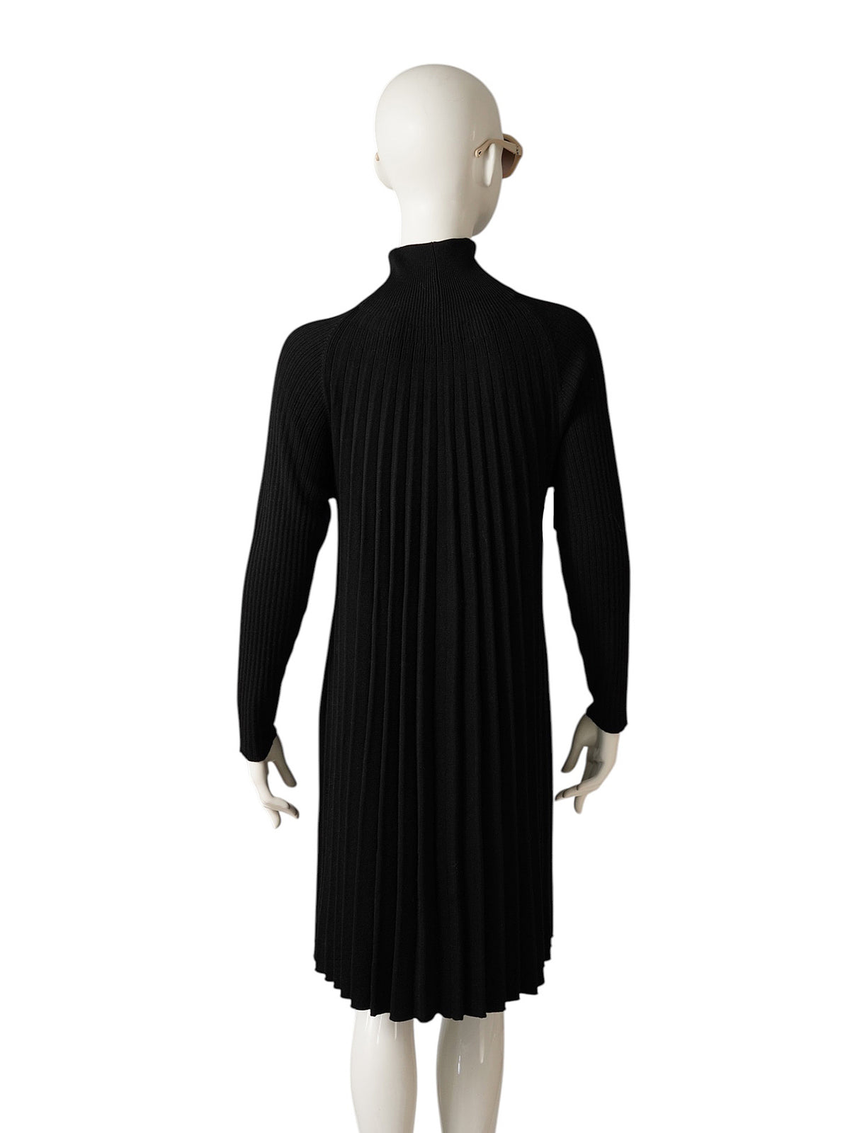 Schwarzes plissiertes Strickkleid aus Merinowolle von Hemisphere – Ansicht 2