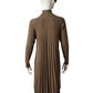 Taupefarbenes Strickkleid in Plissee-Optik von Hemisphere – Rückansicht