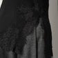Schwarzes Ripp-Tanktop mit Spitzeneinsätzen von Dorothee Schumacher – Detail des Spitzeneinsatzes am Saum