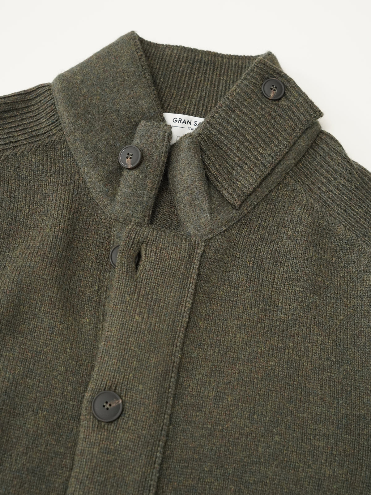 Khakigrüne Strickjacke mit Reißverschluss und Knopfleiste von Gran Sasso – Ansicht 2