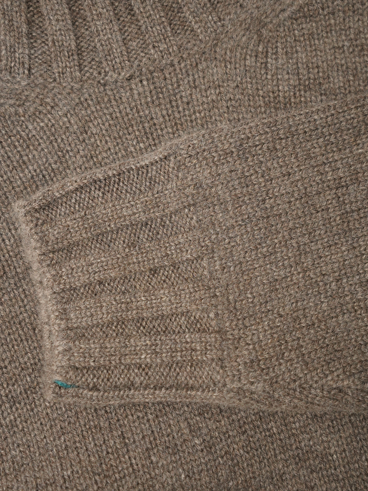 Graubrauner Kaschmir-Rollkragenpullover von Fioroni – Ansicht 4