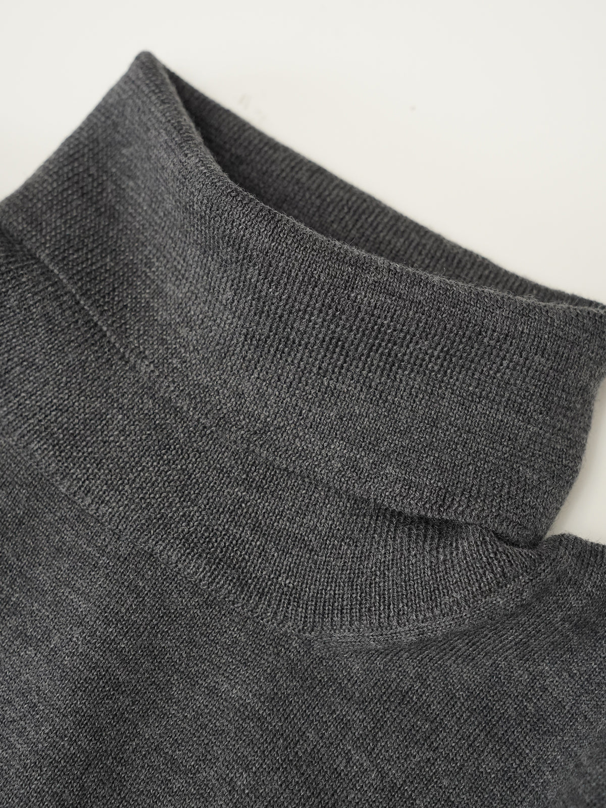 Dunkelgrauer Rollkragenpullover aus Schurwolle von Gran Sasso – Ansicht 3
