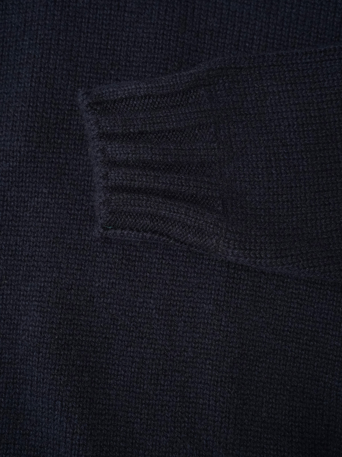 Dunkelblauer Kaschmir-Rollkragenpullover von Fioroni – Ansicht 2