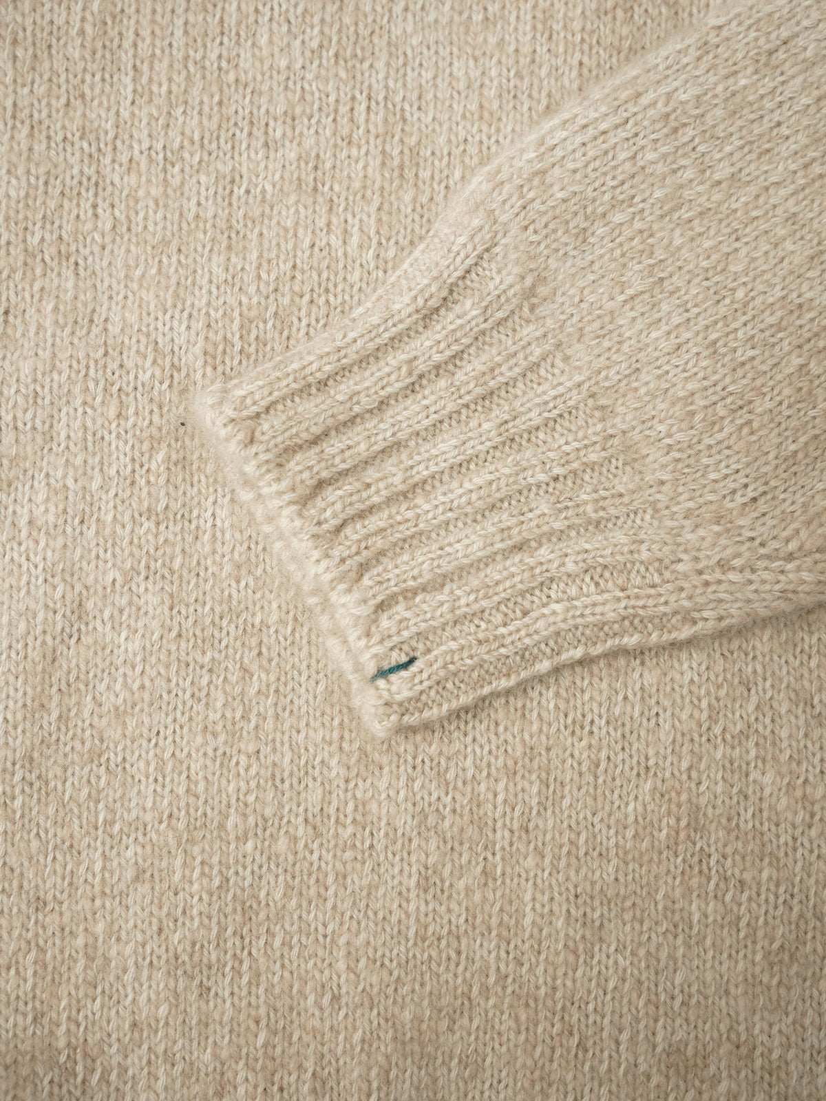 Cremefarbener Kaschmir-Rollkragenpullover von Fioroni – Ansicht 4