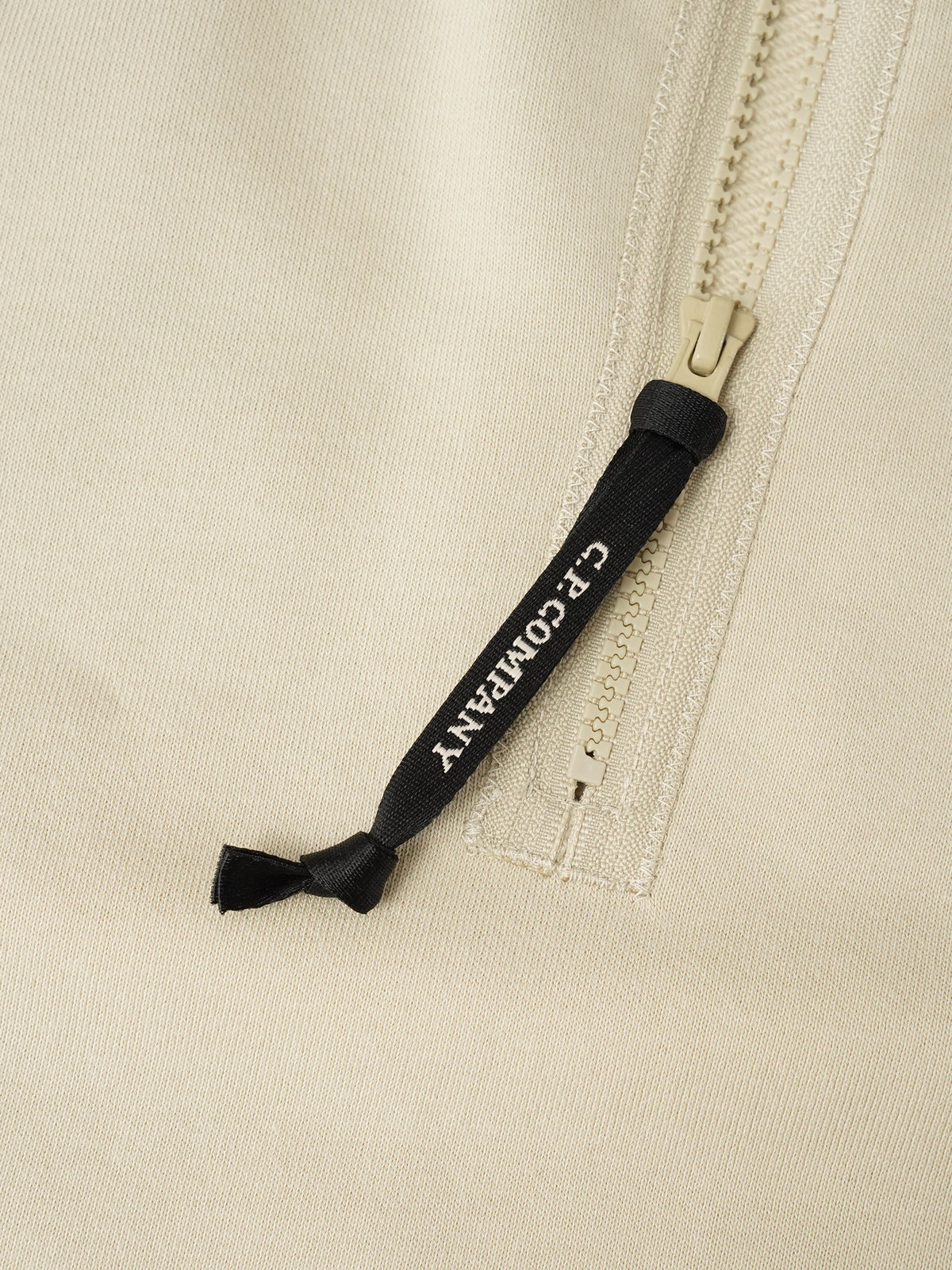 Beigefarbenes Troyer-Sweatshirt von C.P. Company – Ansicht 2