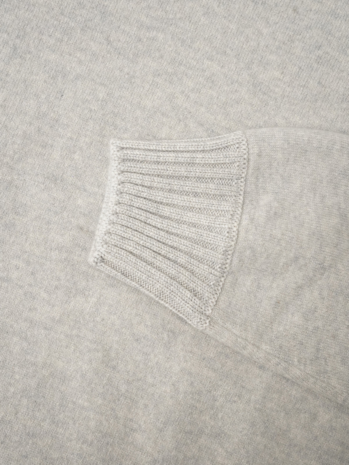 Hellgrauer Kaschmir-Pullover mit Rundhals von Gran Sasso – Ansicht 2