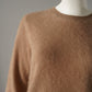 Beigefarbener Flauschpullover mit Rundhals