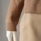 Beigefarbener Flauschpullover mit Rundhals