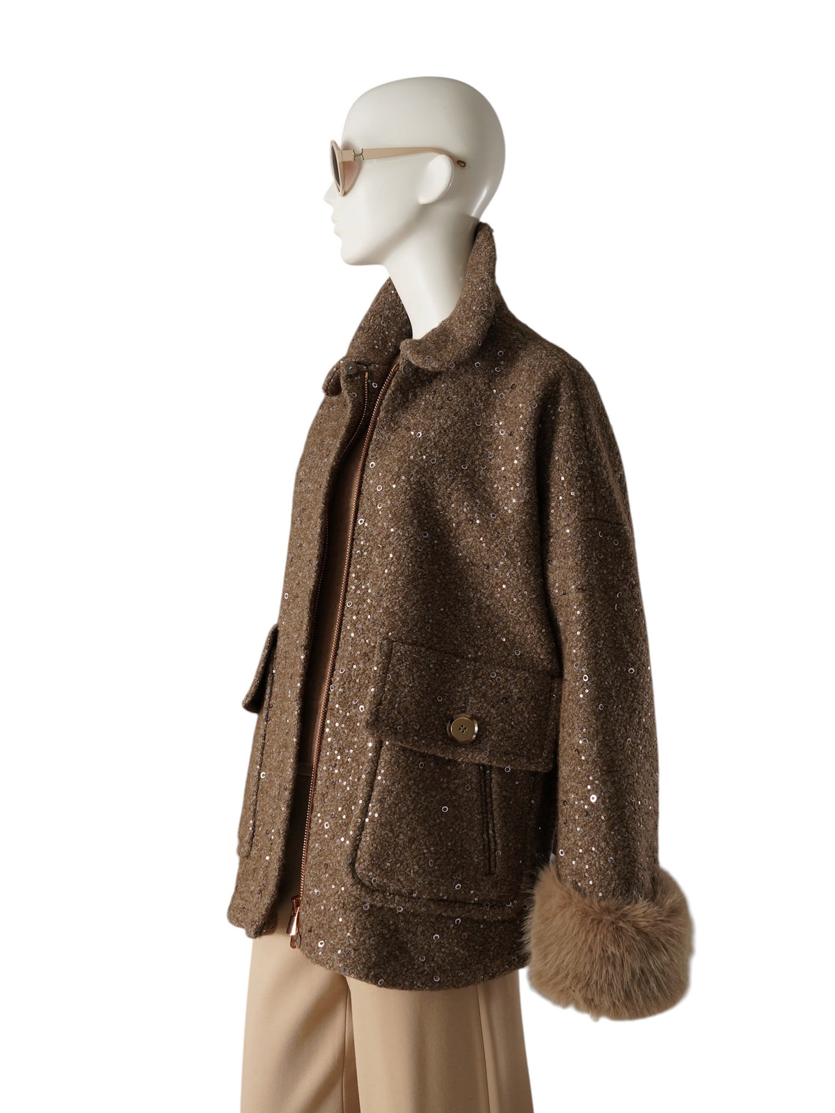 Graubraune Bouclé-Jacke von Maison Common – Seitenansicht ohne Pelzkragen