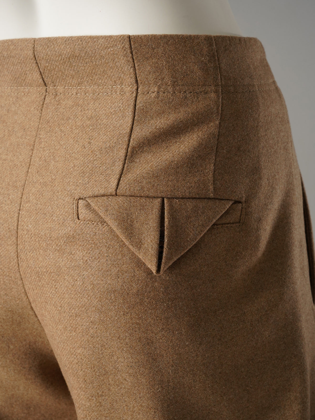 Camelfarbene Wollhose mit weitem Bein von Dorothee Schumacher – Ansicht 2