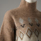 Beigefarbener Norwegerpullover mit Stehkragen