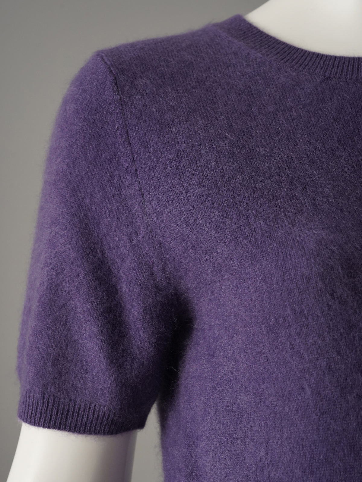 Lilafarbener Flauschpullover mit kurzem Arm von S. Marlon – Ansicht 2