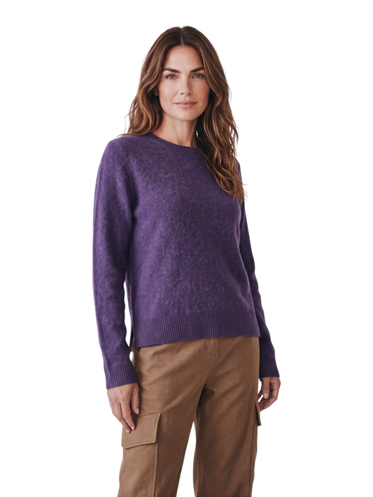 Lilafarbener Flauschpullover mit Rundhals von S. Marlon