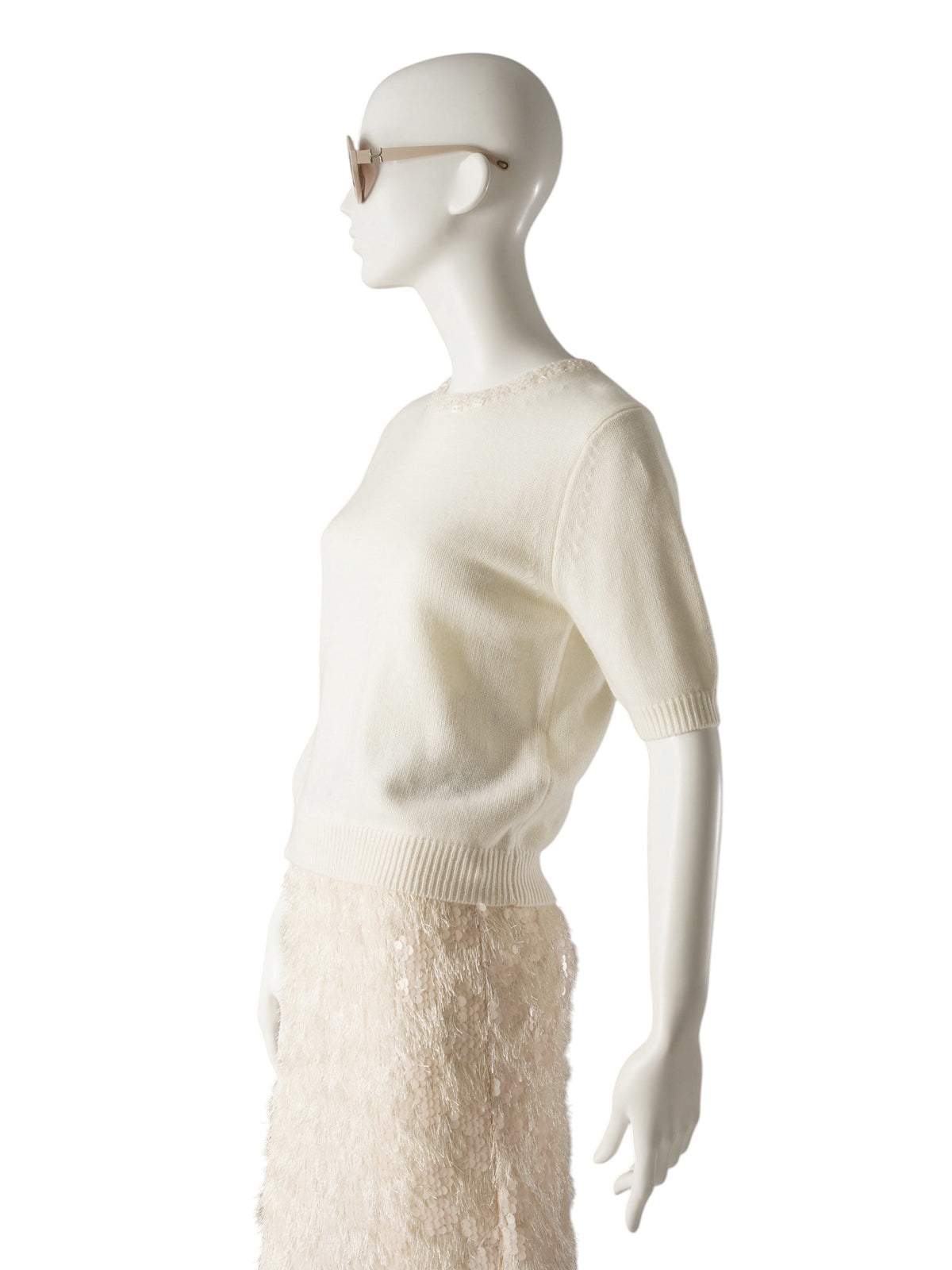 Cremefarbener Halbarm-Pullover mit Perlenausschnitt von Semicouture – Seitenansicht