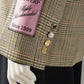 Beigefarbener Glencheck-Blazer mit Schmuckknöpfen