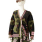 Khakifarbener College-Cardigan aus Fake Fur mit Camouflage-Muster