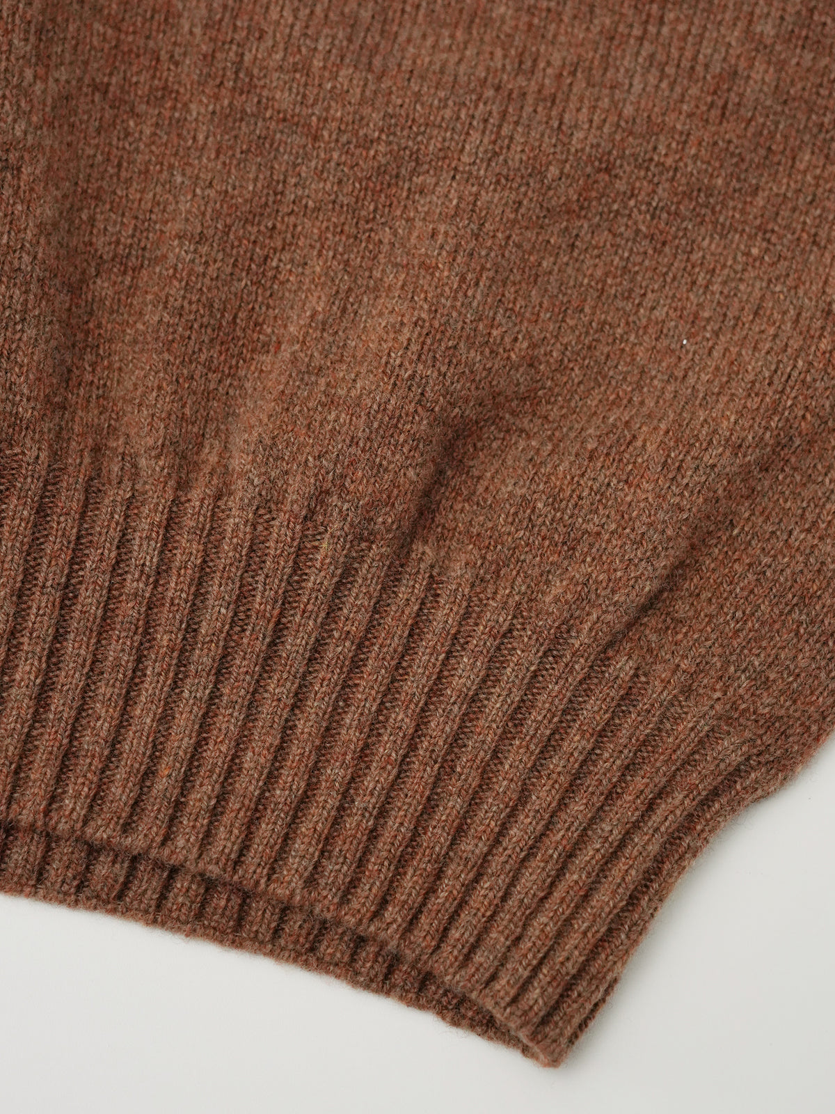 Haselnussbrauner Pullover mit Stehkragen von Glenugie – Ansicht 2