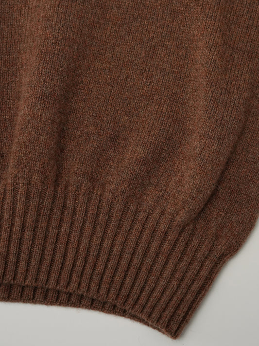 Haselnussbrauner Pullover mit Rundhals von Glenugie – Ansicht 4