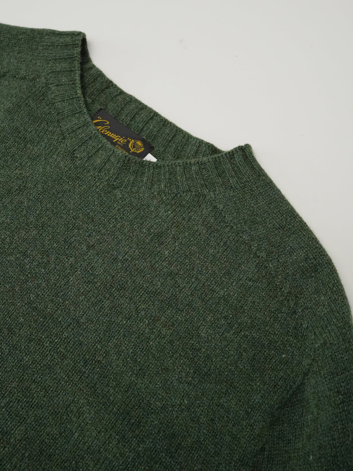 Moosgrüner Pullover mit Rundhals von Glenugie – Ansicht 3