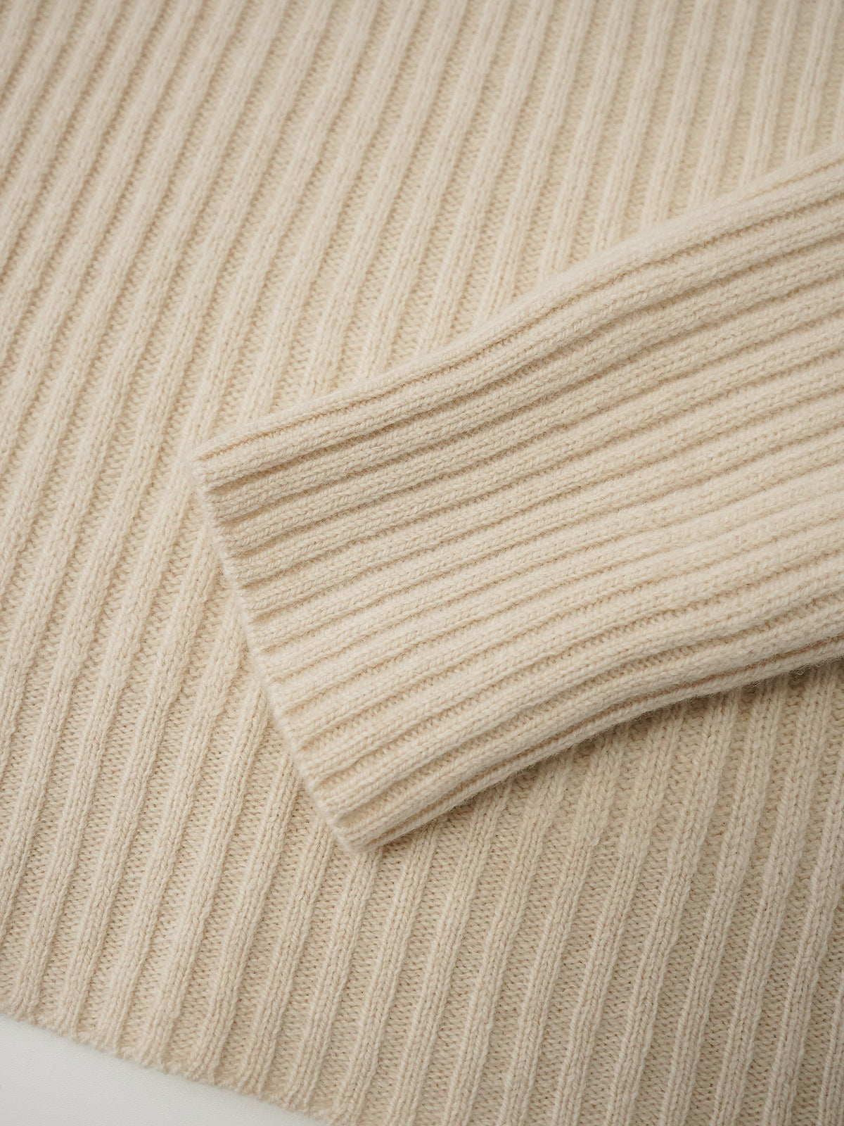Cremefarbener Rippstrick-Pullover mit Stehkragen von Glenugie – Ansicht 2