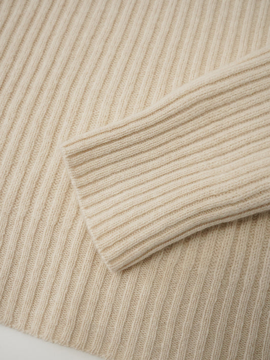 Cremefarbener Rippstrick-Rollkragenpullover von Glenugie – Ansicht 2