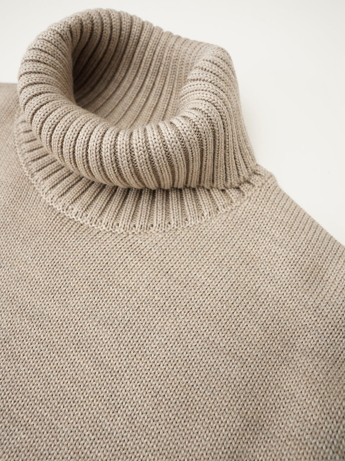 Sandbeiger Rollkragenpullover von Slowear – Ansicht 2