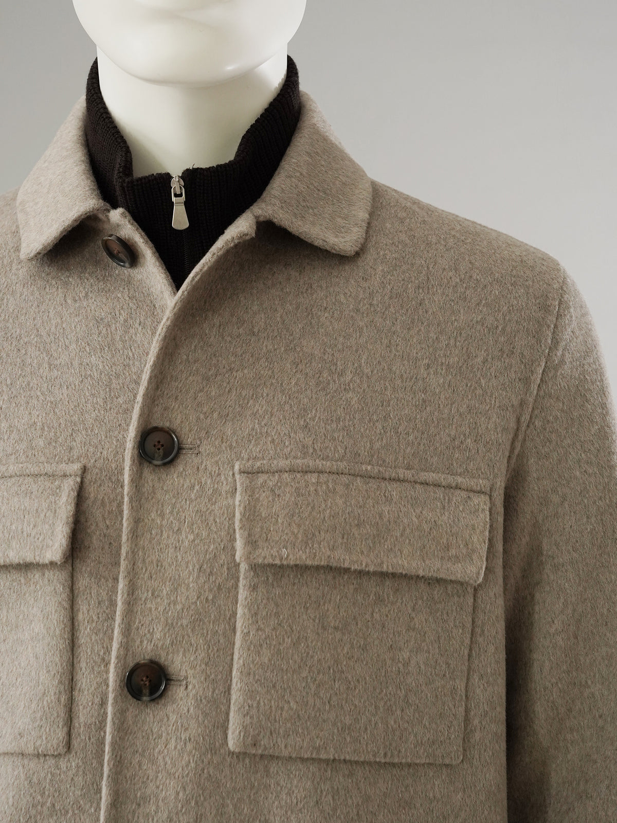 Beigemeliertes Overshirt aus Wollmischgewebe von Galà – Ansicht 2