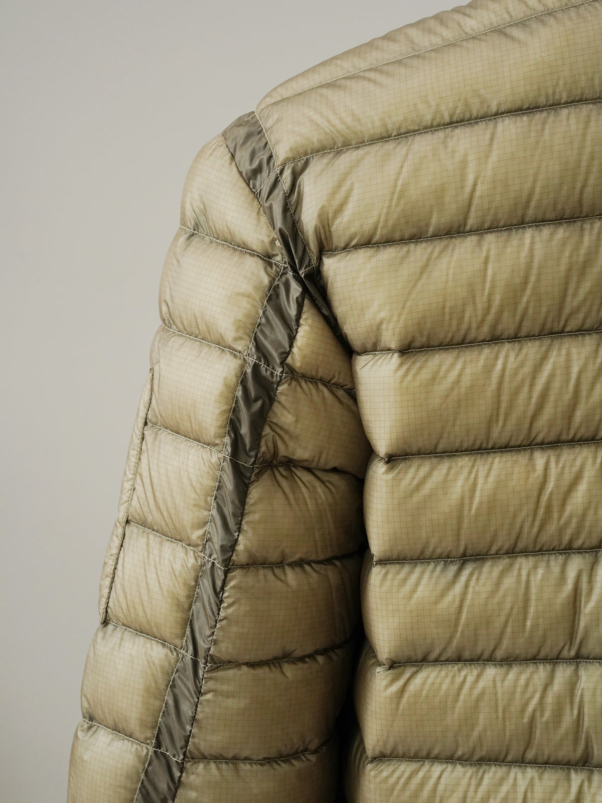 Olivfarbene Daunenjacke aus D.D. Shell von C.P. Company – Ansicht 5