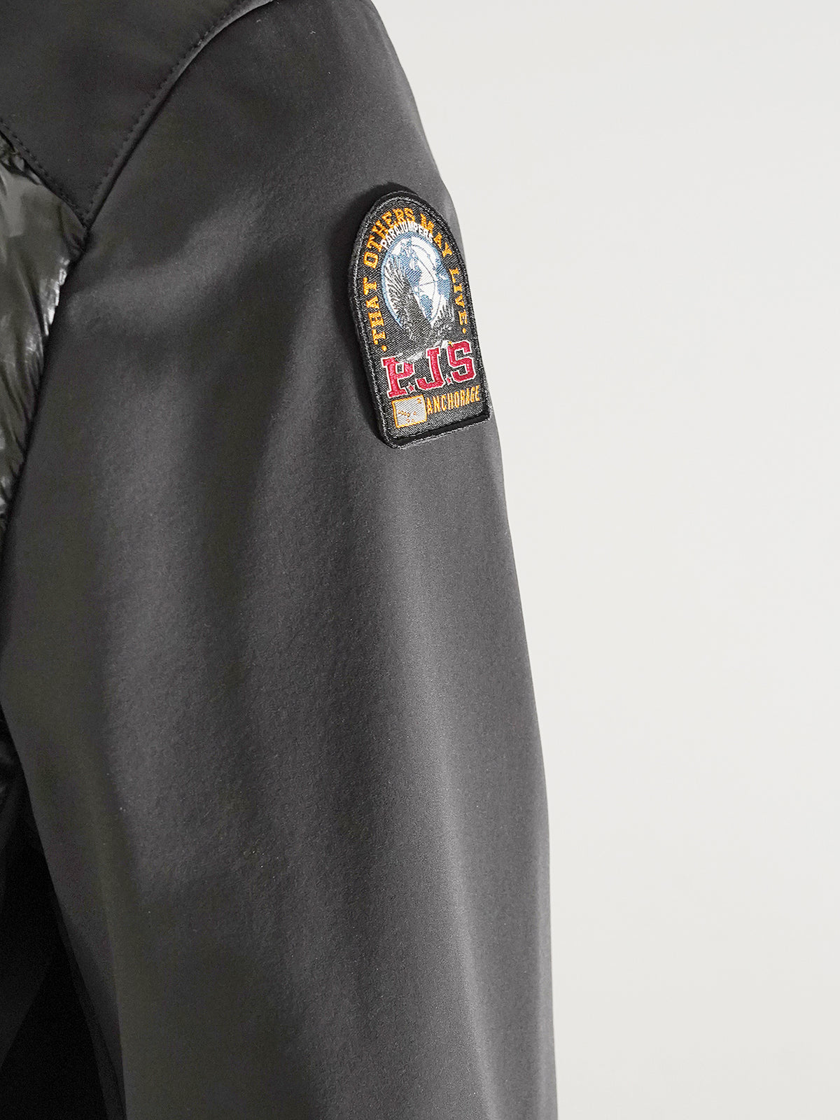 Schwarzer Hybrid-Bomber mit Steppfront von Parajumpers – Ansicht 5
