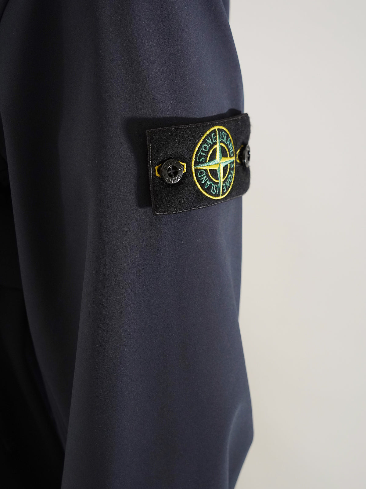 Blaue Softshell-Jacke mit Kapuze von Stone Island – Ansicht 3
