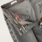 Graue Jeans mit Kaschmir-Anteil von Ace Denim – geöffneter Bund mit bedrucktem Taschenfutter