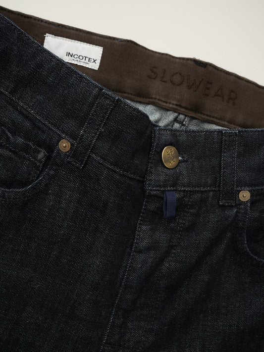 Dunkelblaue Five-Pocket-Jeans von Slowear – Bund mit Incotex-Knopf und Slowear-Bundband