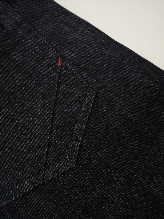 Dunkelblaue Five-Pocket-Jeans von Slowear – Gesäßtasche mit rotem Riegel