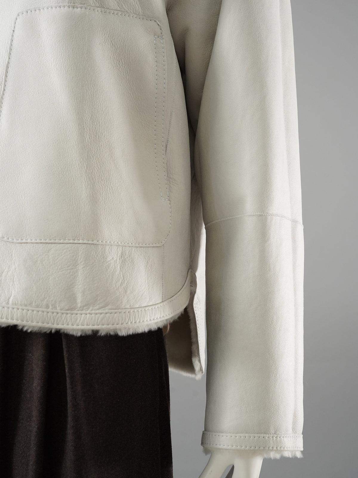 Wendbare Lammfelljacke in Wollweiß mit Reißverschluss von Werner Christ – Ansicht 10