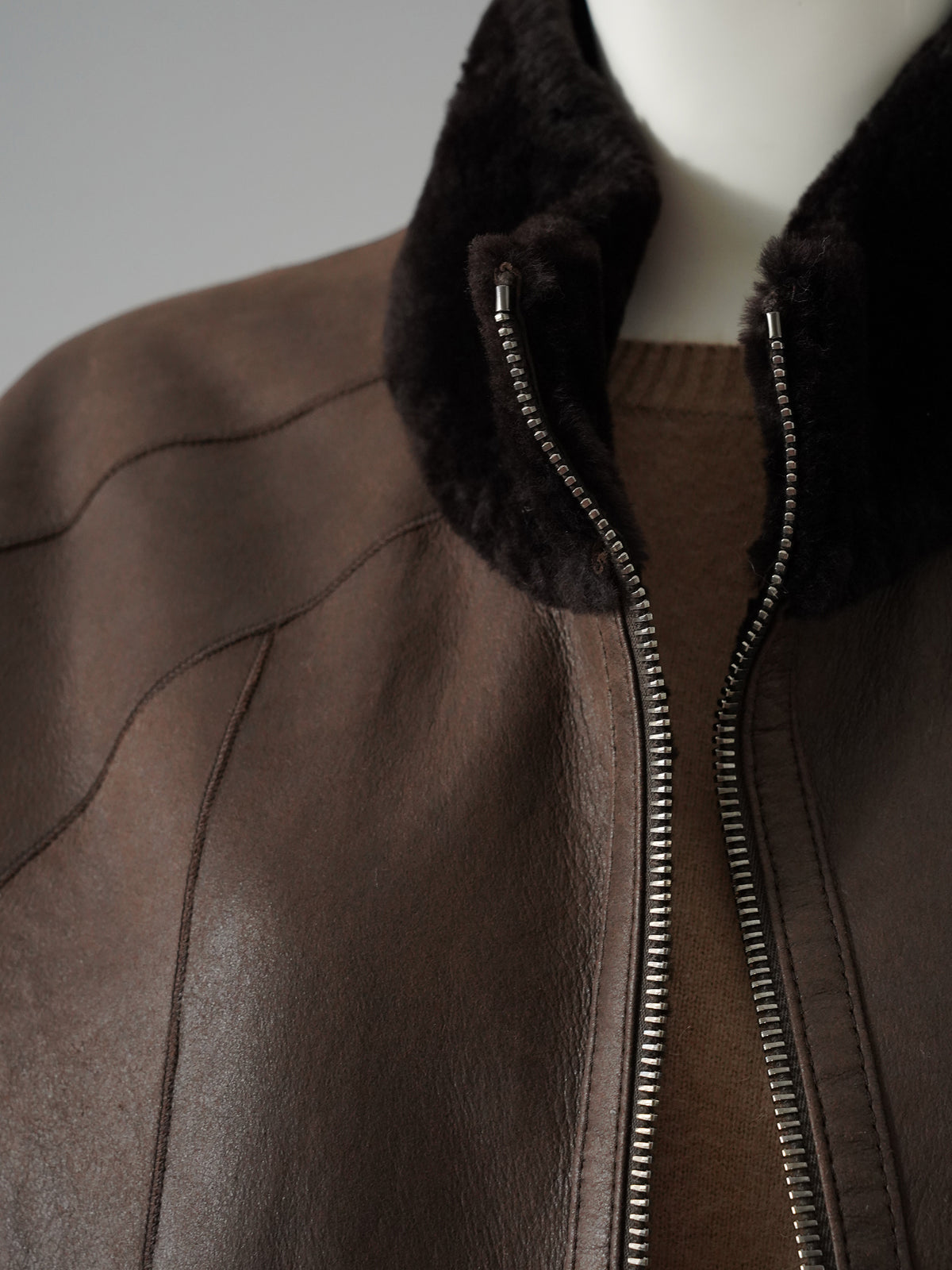 Dunkelbraune wendbare Lammfelljacke mit Stehkragen von Werner Christ – Ansicht 8
