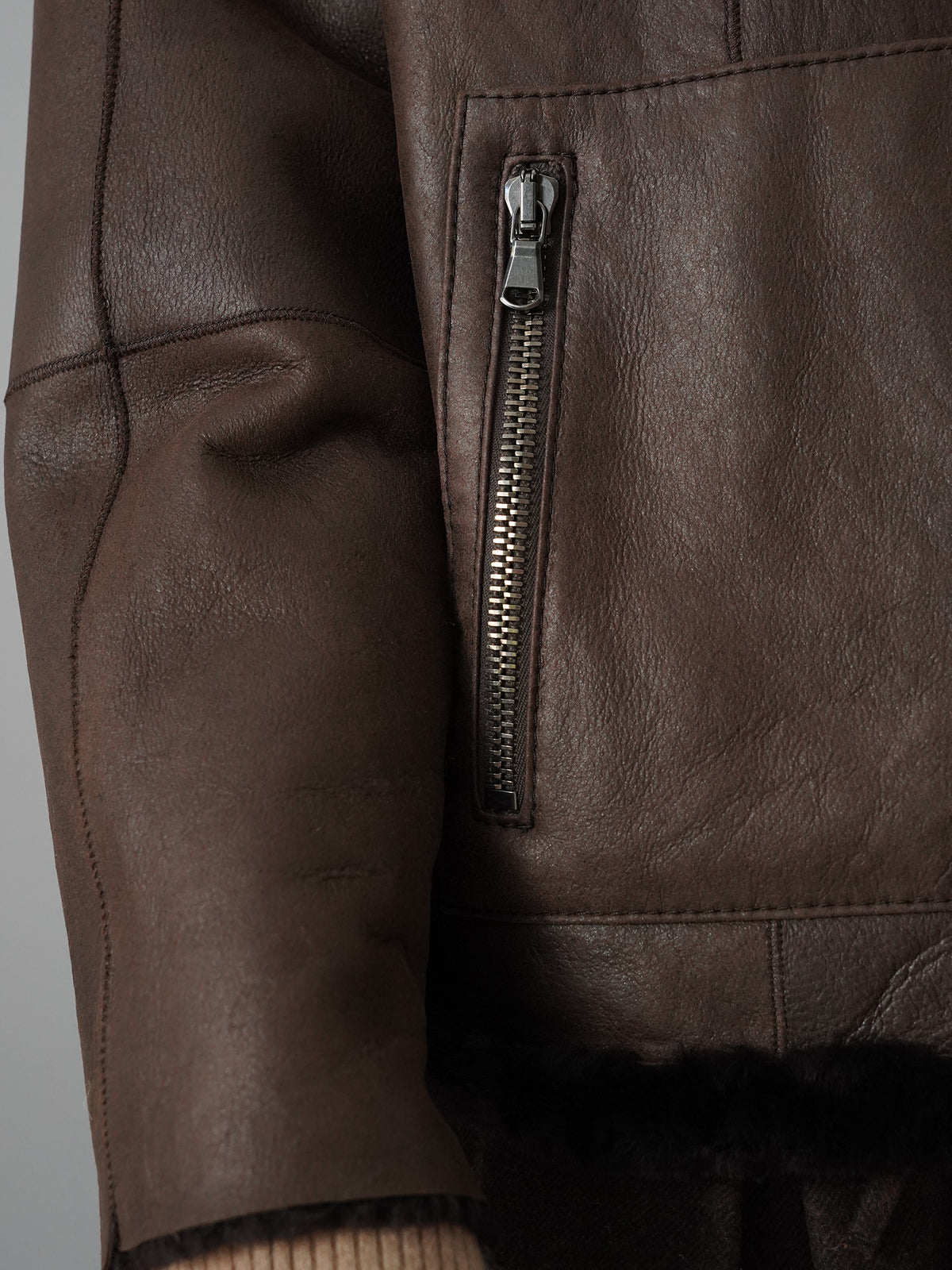 Dunkelbraune wendbare Lammfelljacke mit Stehkragen von Werner Christ – Ansicht 9