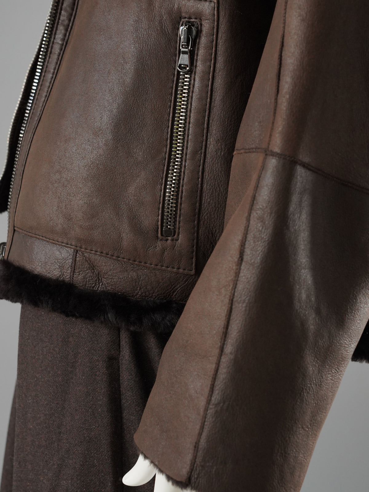 Dunkelbraune wendbare Lammfelljacke mit Stehkragen von Werner Christ – Ansicht 10