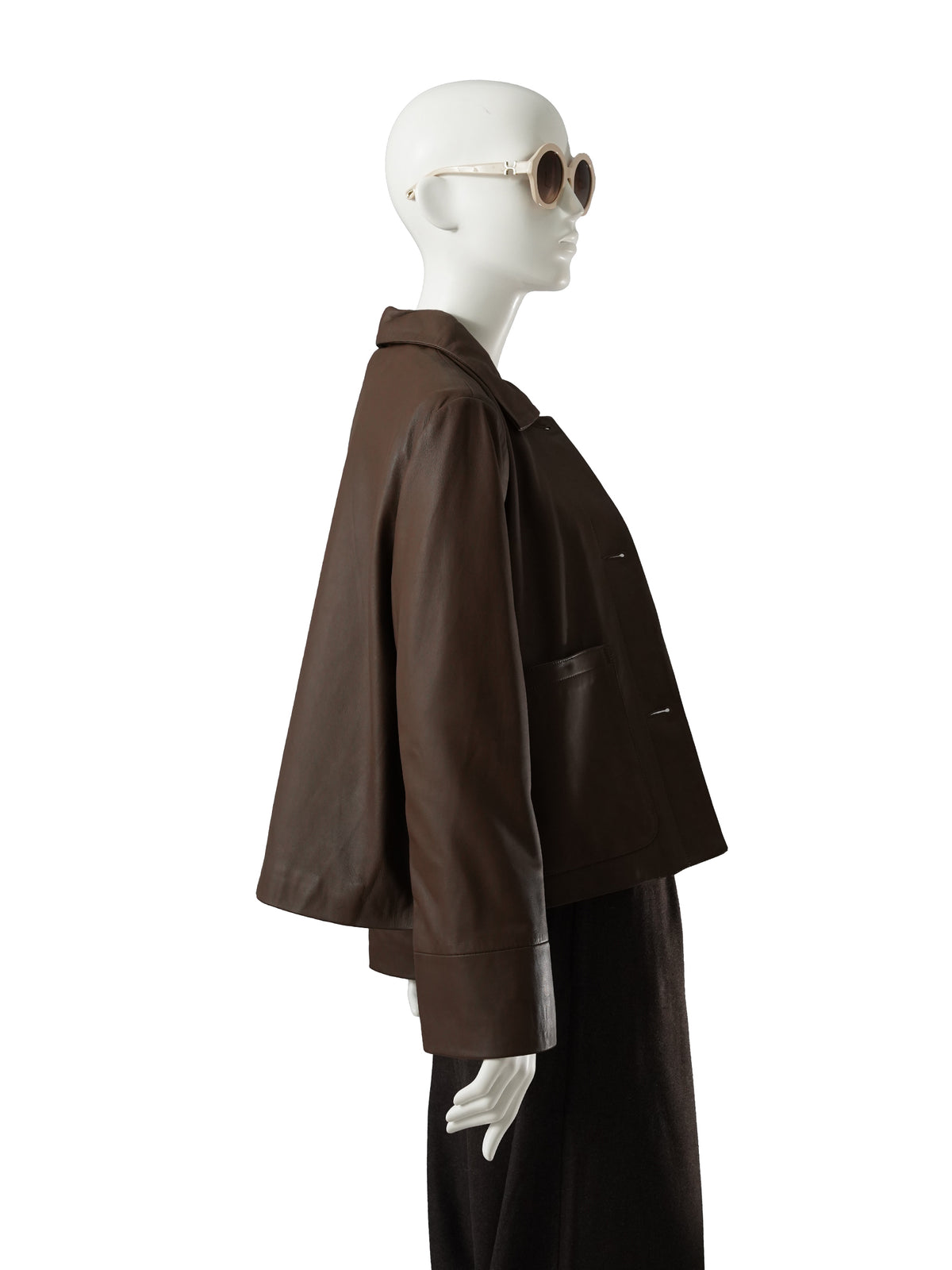 Dunkelbraune kurze Lederjacke mit Hemdkragen von Studio AR – Ansicht 3