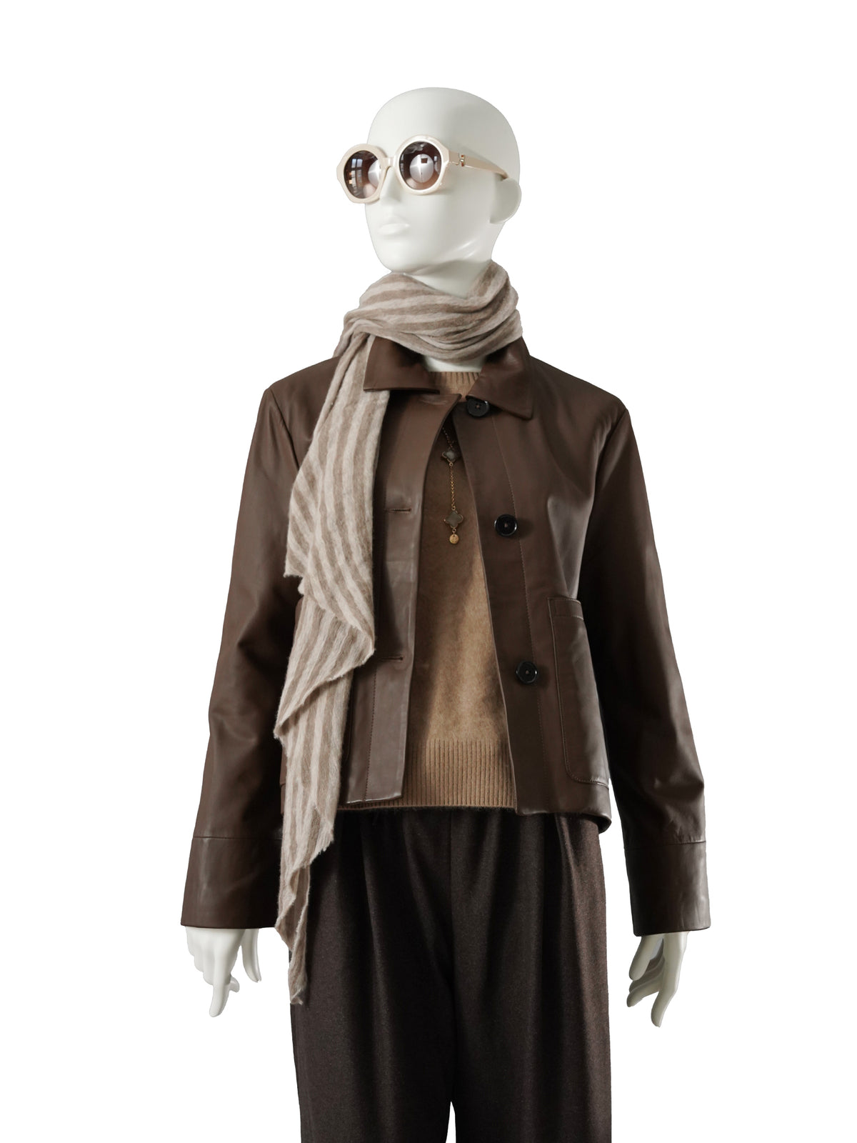 Dunkelbraune kurze Lederjacke mit Hemdkragen von Studio AR