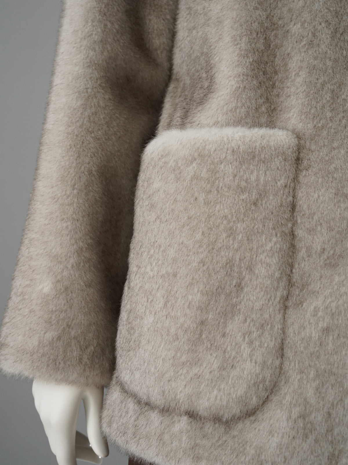 Perlgraue Webpelzjacke mit Hemdkragen von Herno – Ansicht 3