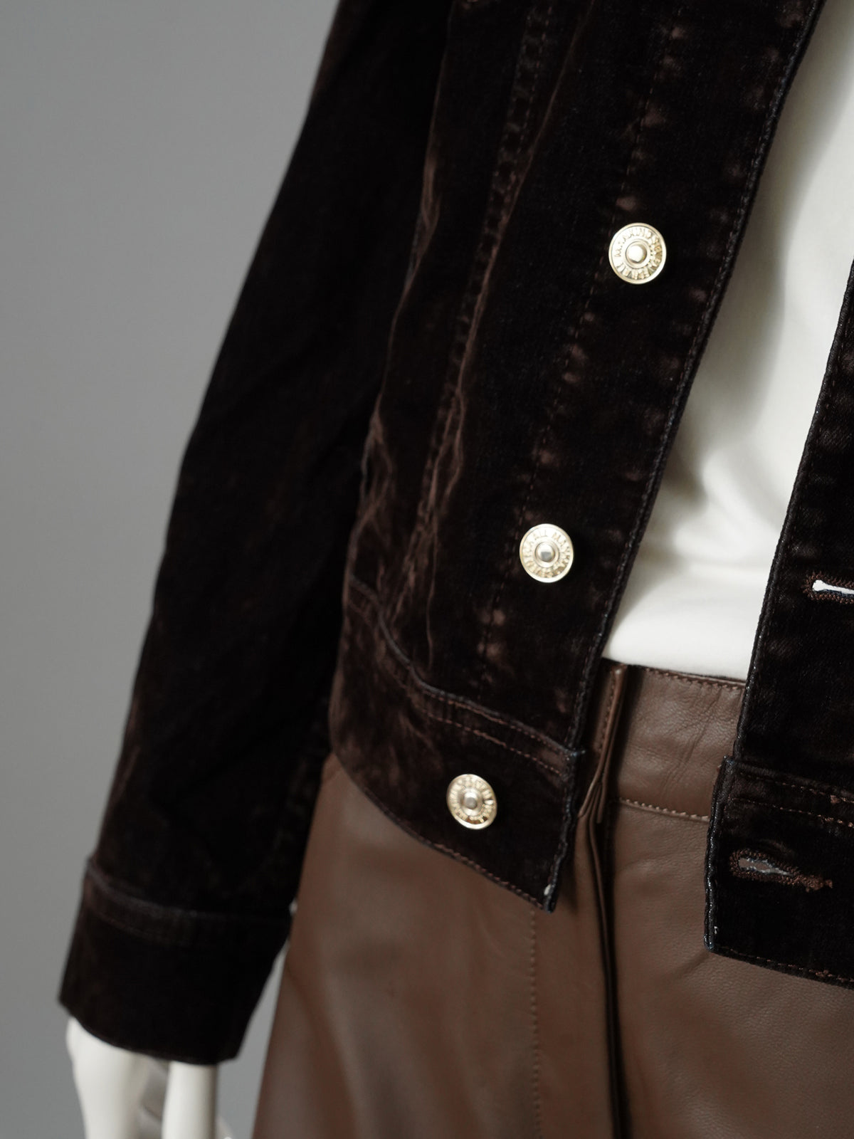 Dunkelbraune Jeansjacke mit Samtoptik von 7 For All Mankind – Ansicht 3