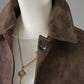 Graubraune kurze Jacke aus Ziegenvelours von Studio AR – Ansicht 2