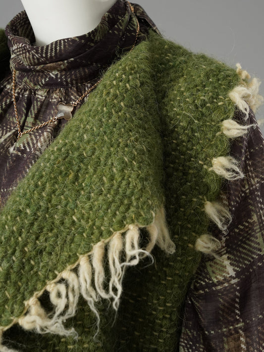 Grüne handgewebte Wollweste mit Fransen von Carpatka – Ansicht 7
