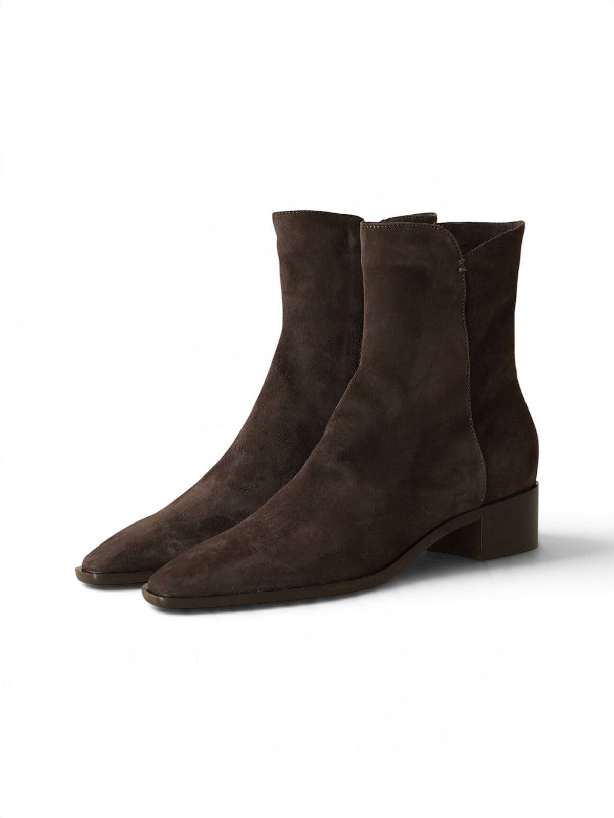 Dunkelbraune Stiefelette aus Veloursleder mit Blockabsatz von Pomme d'Or