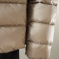 Beigefarbene Daunenjacke mit Perlmuttschimmer von Parajumpers – Ansicht 4