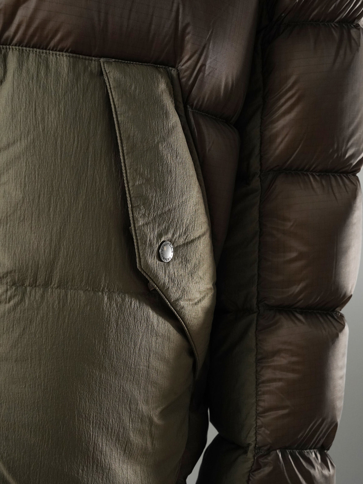 Zweifarbige Daunenjacke in Braun und Oliv von Parajumpers – Ansicht 3